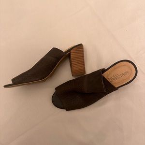 Adam Tucker chunky heel, size 9 NWT